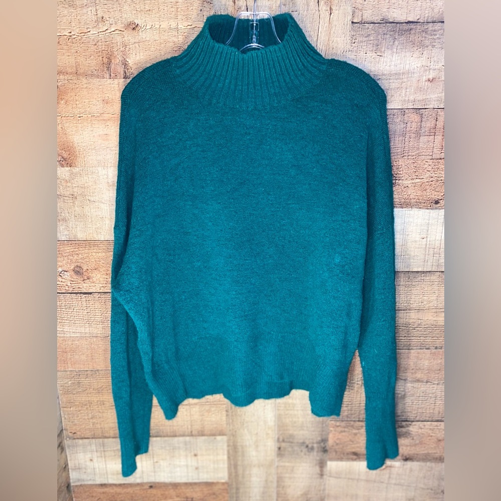 Women’s EXPRESS Turtleneck Sweater Size Medium